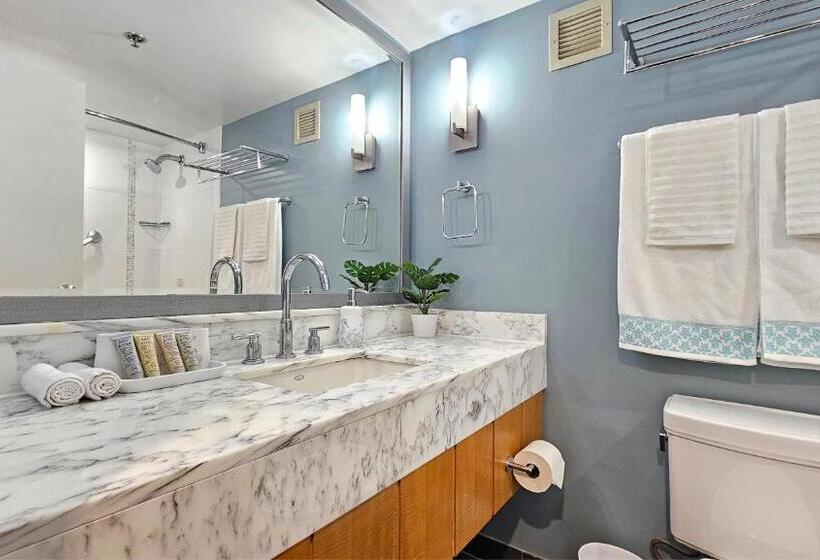 디럭스 룸, Ocean View Room At Ala Moana Fees Include