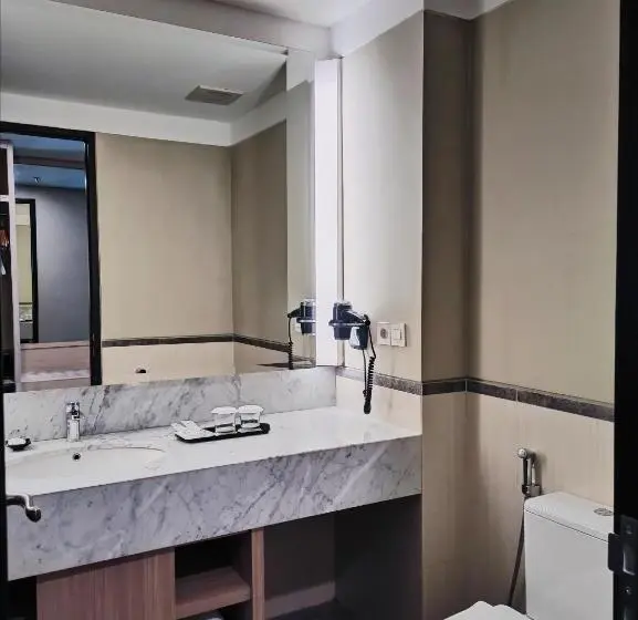 デラックスルーム, él Hotel Royale Banyuwangi