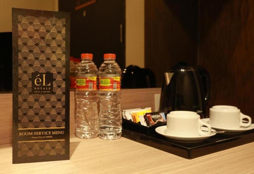 Номер Deluxe Вид на Бассейн, él Hotel Royale Banyuwangi