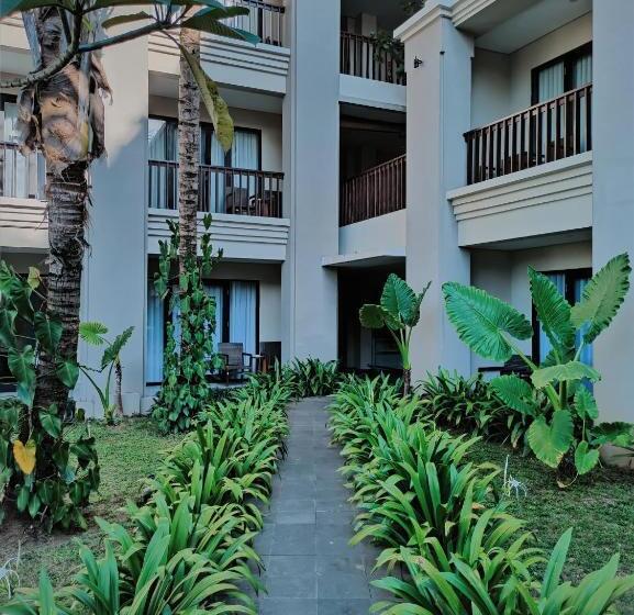 جناح جونيور, él Hotel Royale Banyuwangi