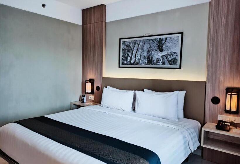 جناح جونيور, él Hotel Royale Banyuwangi