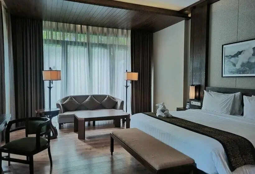 ビラホテル１ベッドルーム, él Hotel Royale Banyuwangi