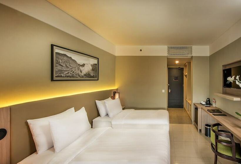Номер Deluxe Вид на Бассейн, él Hotel Royale Banyuwangi