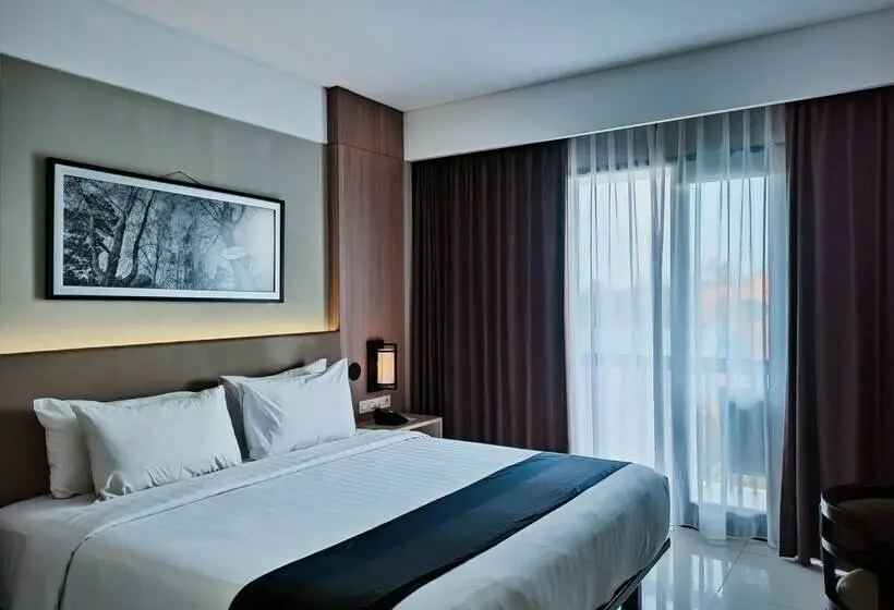 プールの見えるデラックスルーム, él Hotel Royale Banyuwangi