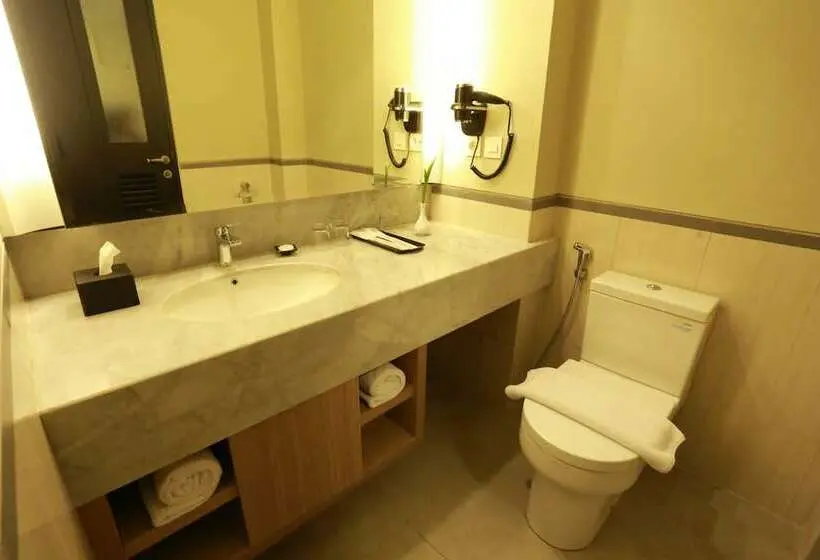 プールの見えるデラックスルーム, él Hotel Royale Banyuwangi