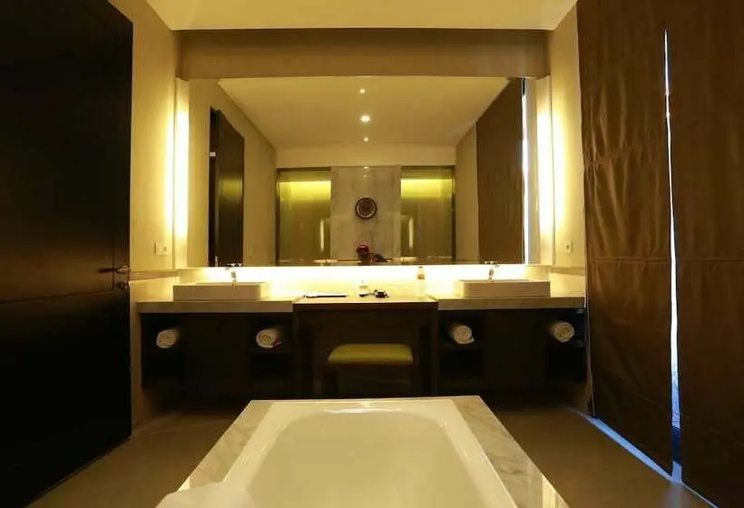 ビラホテル１ベッドルーム, él Hotel Royale Banyuwangi