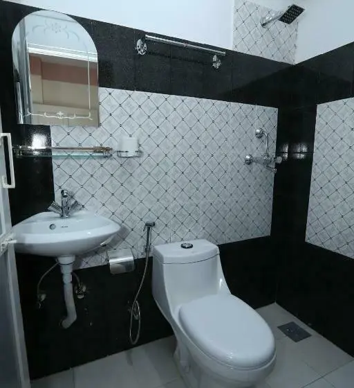 اتاق استاندارد یک نفره, Aarya Chaitya Inn