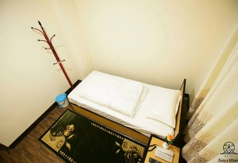 اتاق استاندارد یک نفره, Aarya Chaitya Inn