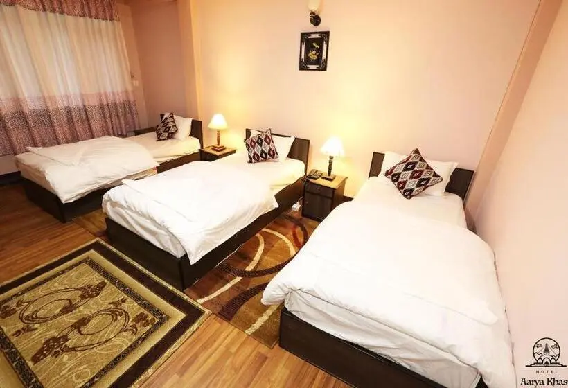 اتاق استاندارد سه نفره, Aarya Chaitya Inn