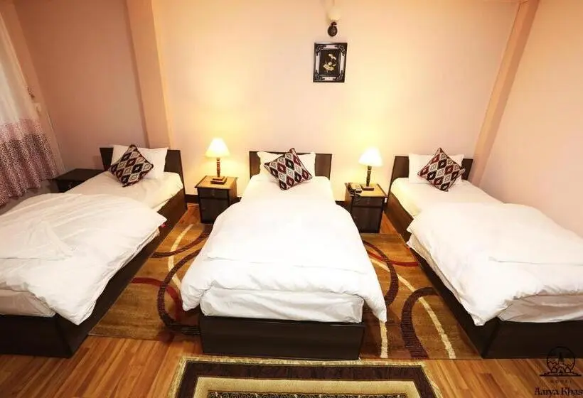 اتاق استاندارد سه نفره, Aarya Chaitya Inn