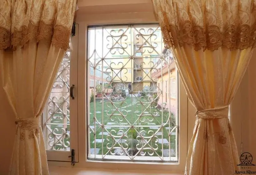 اتاق اکونومی با حمام مشترک, Aarya Chaitya Inn