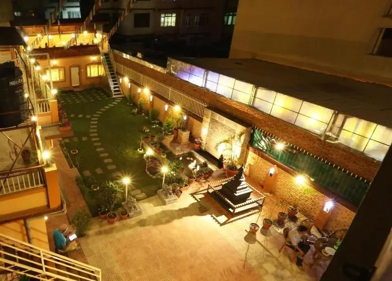 اتاق استاندارد با چشم‌انداز باغ, Aarya Chaitya Inn