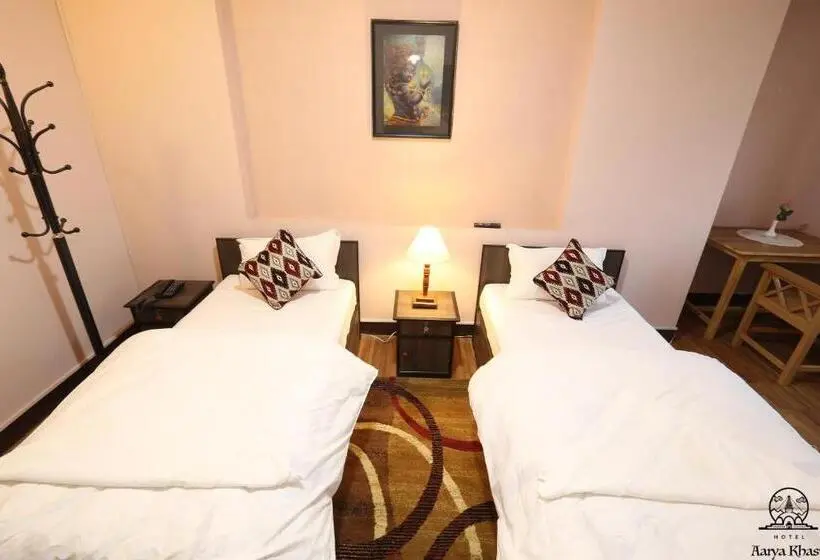 اتاق استاندارد با چشم‌انداز باغ, Aarya Chaitya Inn