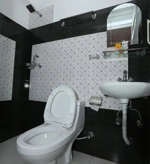 اتاق لوکس, Aarya Chaitya Inn