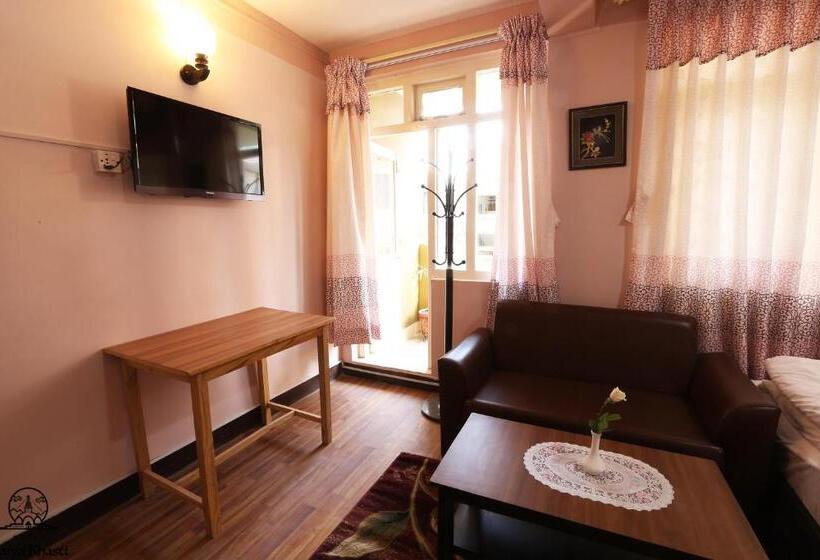 اتاق لوکس, Aarya Chaitya Inn