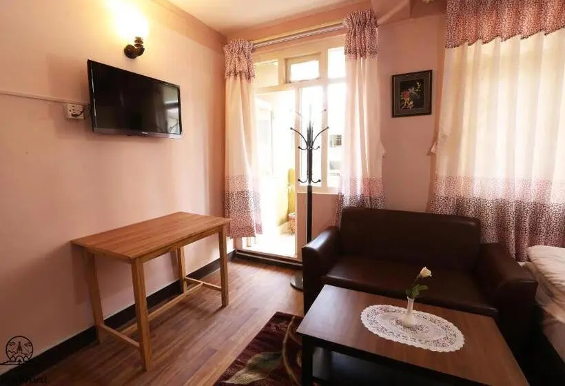 اتاق لوکس, Aarya Chaitya Inn