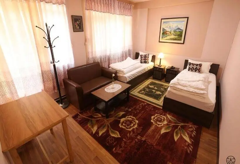 اتاق لوکس, Aarya Chaitya Inn