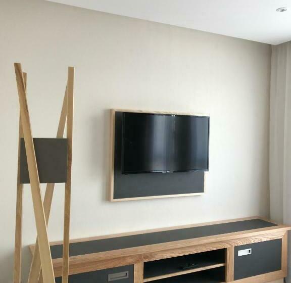 סוויטת ג'וניור משפחתית, Le Cercle