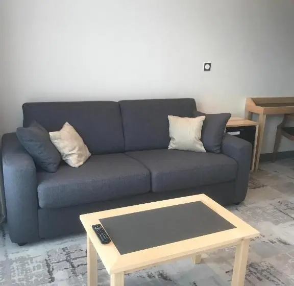Suite Junior Familiare, Le Cercle