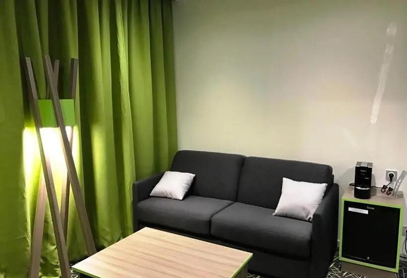 Suite Junior Familiare, Le Cercle