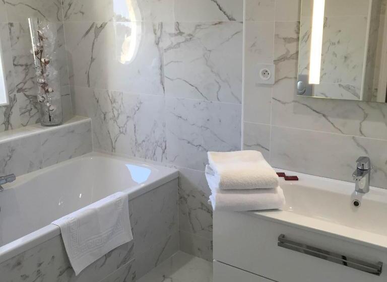 חדר סופריור, Le Cercle