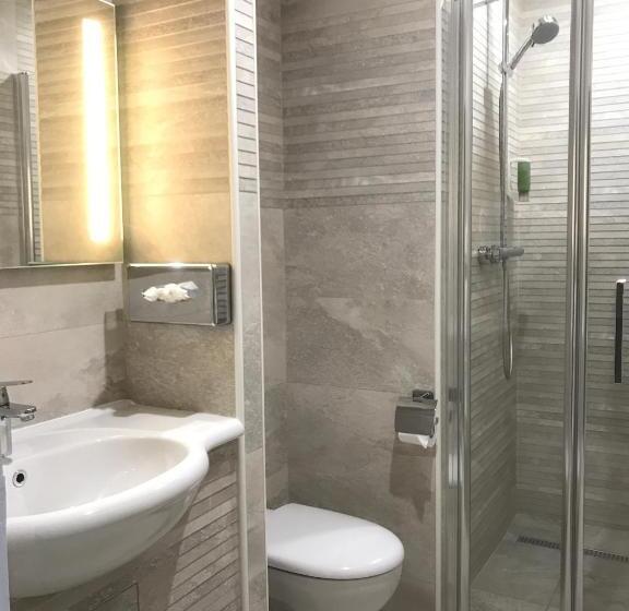 חדר קומפורט, Le Cercle