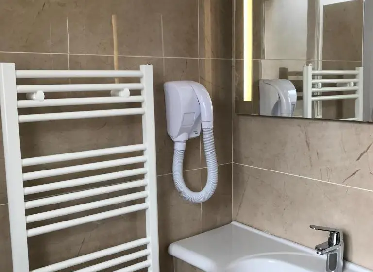 Camera Tripla Comfort, Le Cercle