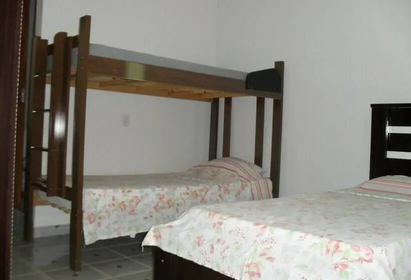 Deluxe Neljän Hengen Huone, Niterói