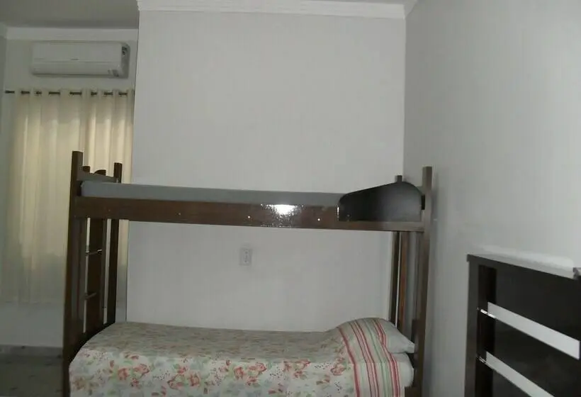 Deluxe Neljän Hengen Huone, Niterói
