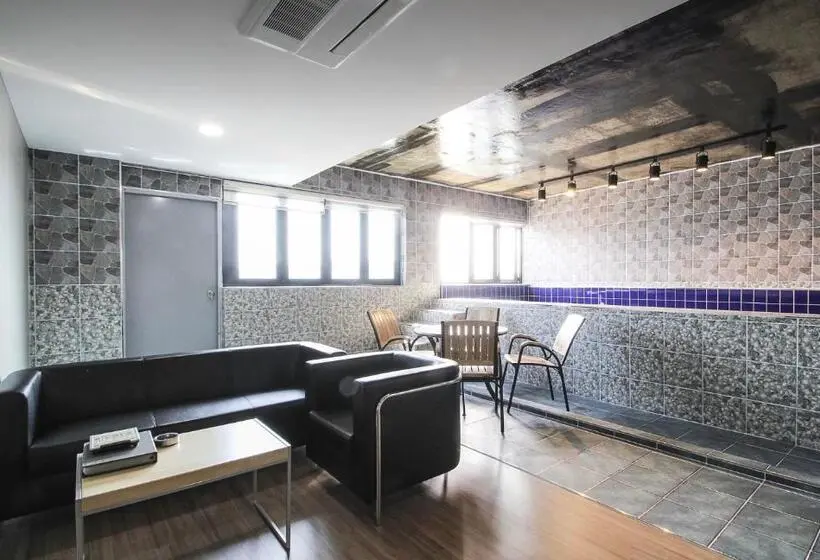 Suite with Pool, No.1 New Yorker