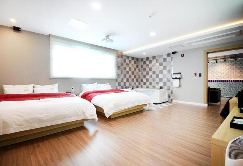 전용 풀장 스위트, No.1 New Yorker