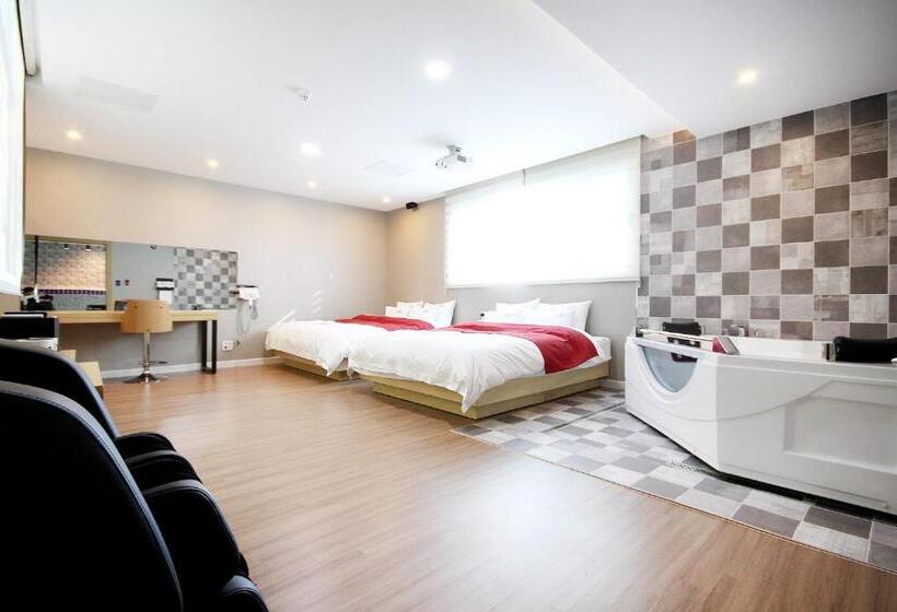 전용 풀장 스위트, No.1 New Yorker