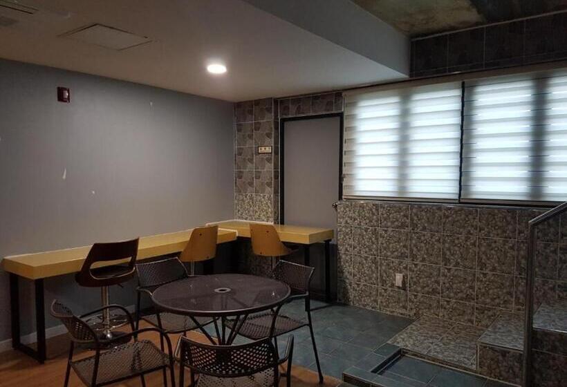 스위트, No.1 New Yorker