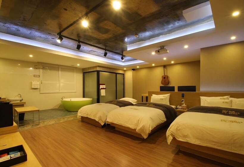 스탠다드 트리플 룸, No.1 New Yorker