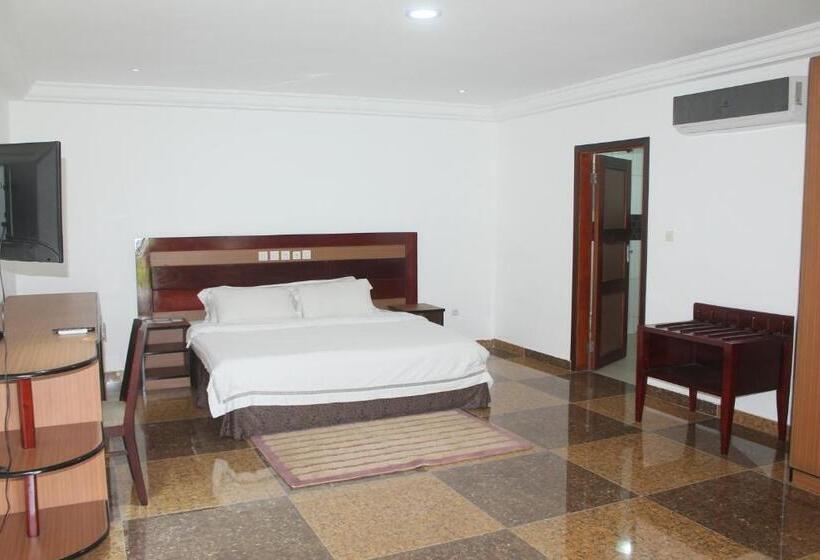 سوییت جونیور, Novela Star