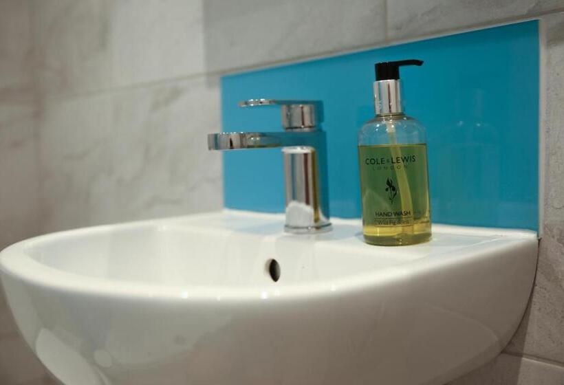 חדר סטנדרט נוף לגינה, The Greyhound Inn And