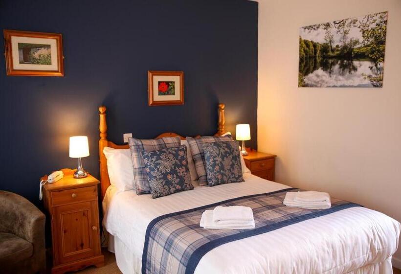 חדר סטנדרט נוף לגינה, The Greyhound Inn And