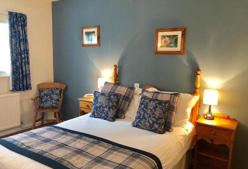 חדר סטנדרט נוף לגינה, The Greyhound Inn And