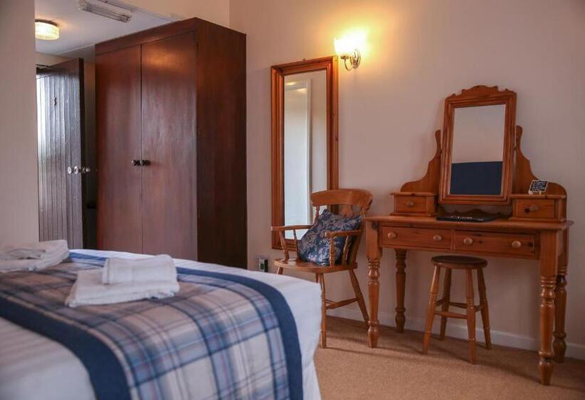 חדר סטנדרט נוף לגינה, The Greyhound Inn And