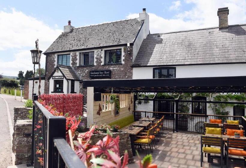 חדר משפחתי נוף לגינה, The Greyhound Inn And