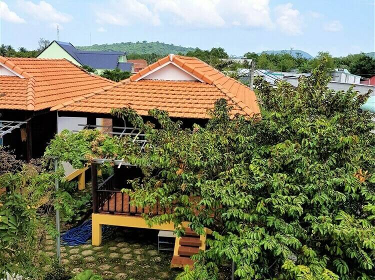 اتاق لوکس با چشم‌انداز باغ, Hung Vuong Resort