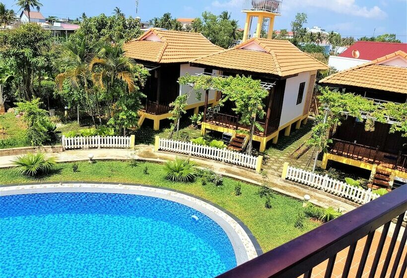 اتاق لوکس با چشمانداز استخر, Hung Vuong Resort