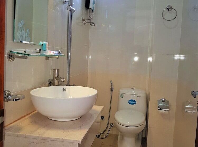 اتاق لوکس با چشمانداز استخر, Hung Vuong Resort