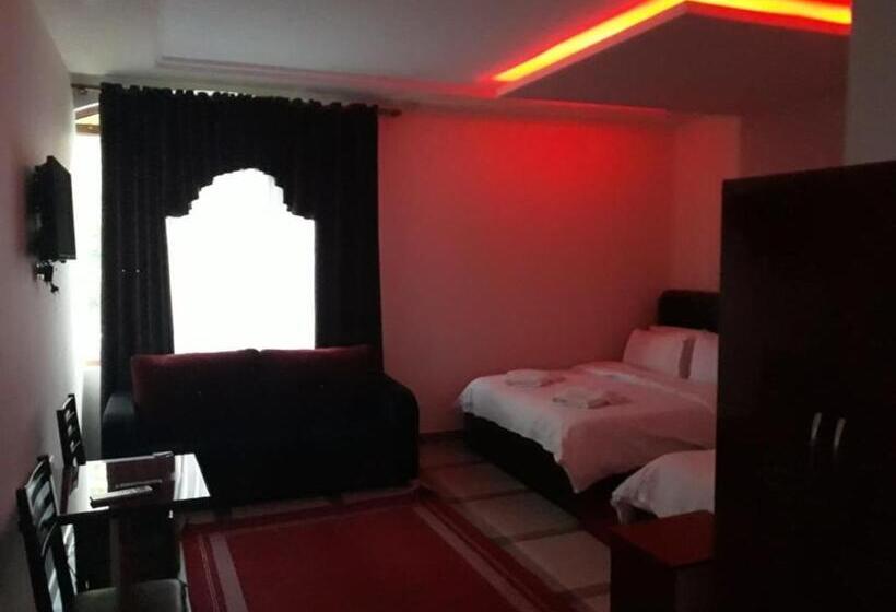 수피리어 패밀리 룸, Buna Park