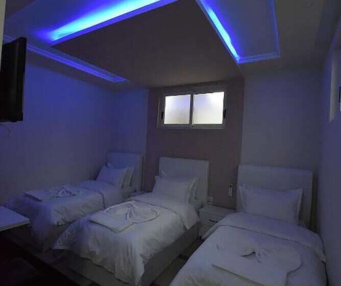 베이직 3인 룸, Buna Park