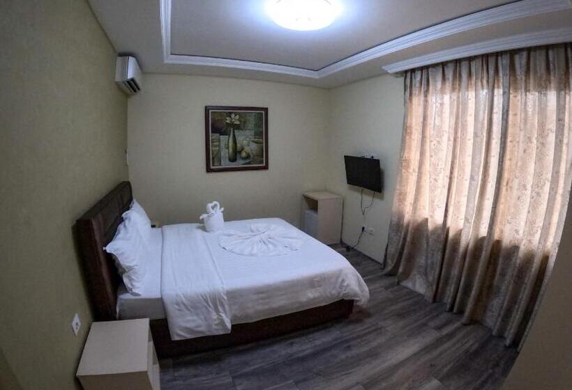 수피리어 패밀리 룸, Buna Park