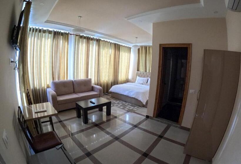 수피리어 패밀리 룸, Buna Park