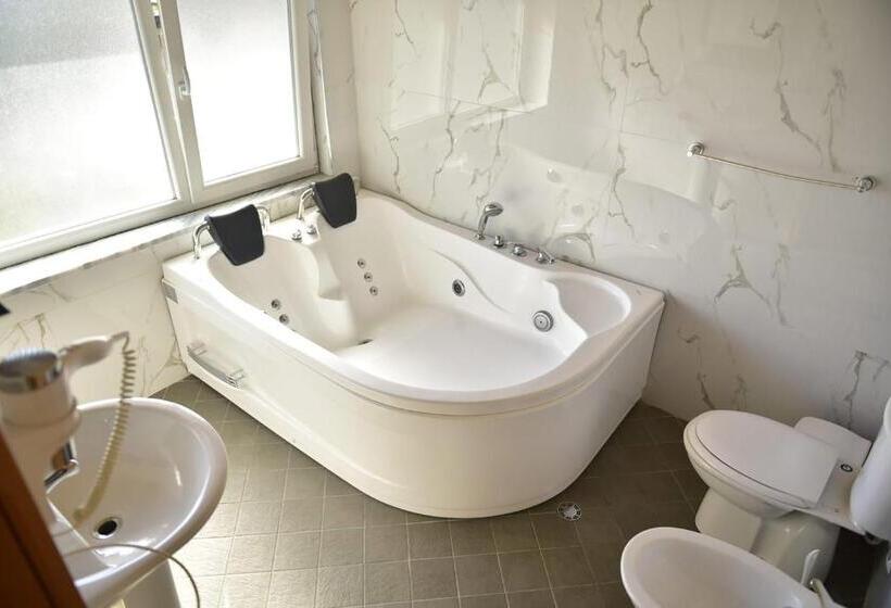 디럭스 룸, Buna Park