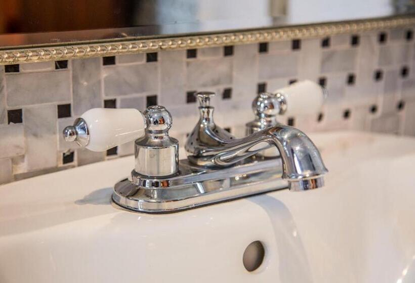 سوییت, Colonial 154 H Boutique