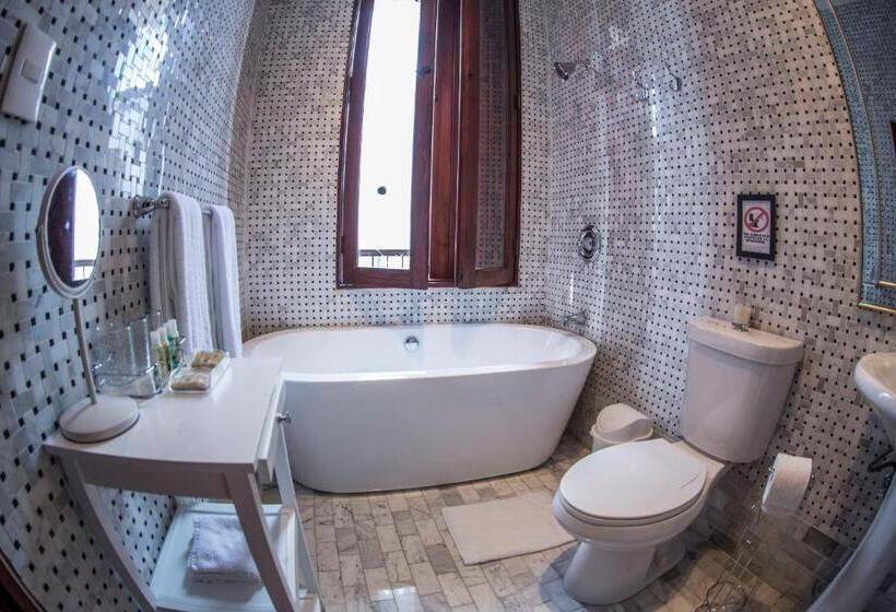 سوییت, Colonial 154 H Boutique